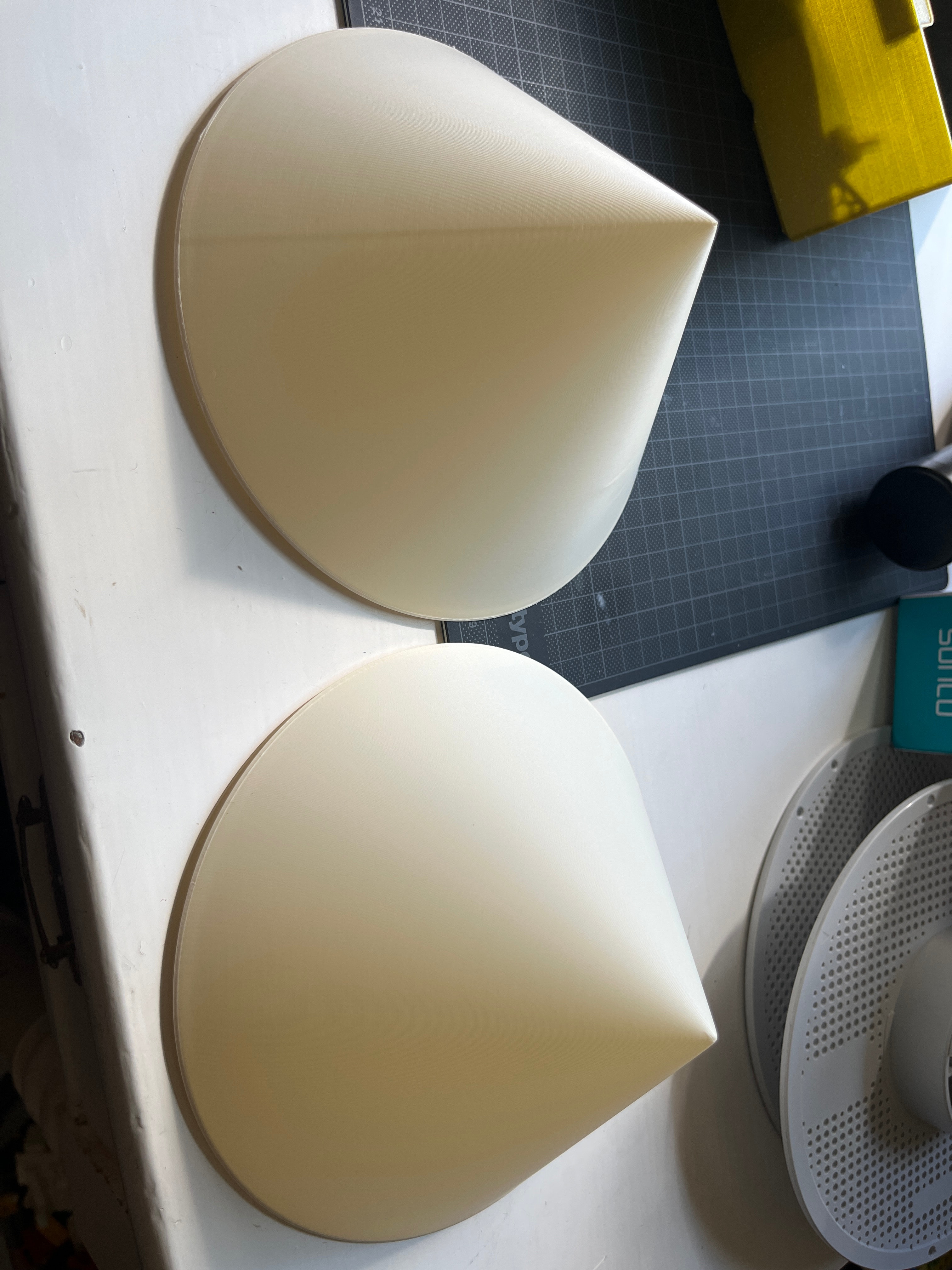 Custom 3D-printed lamp shade